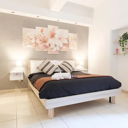 Loungefloor Design شقة *